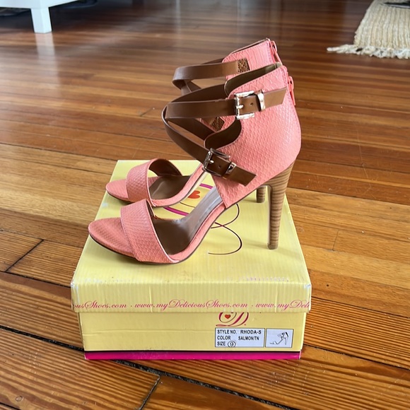 Salmon high heels - Picture 2 of 3